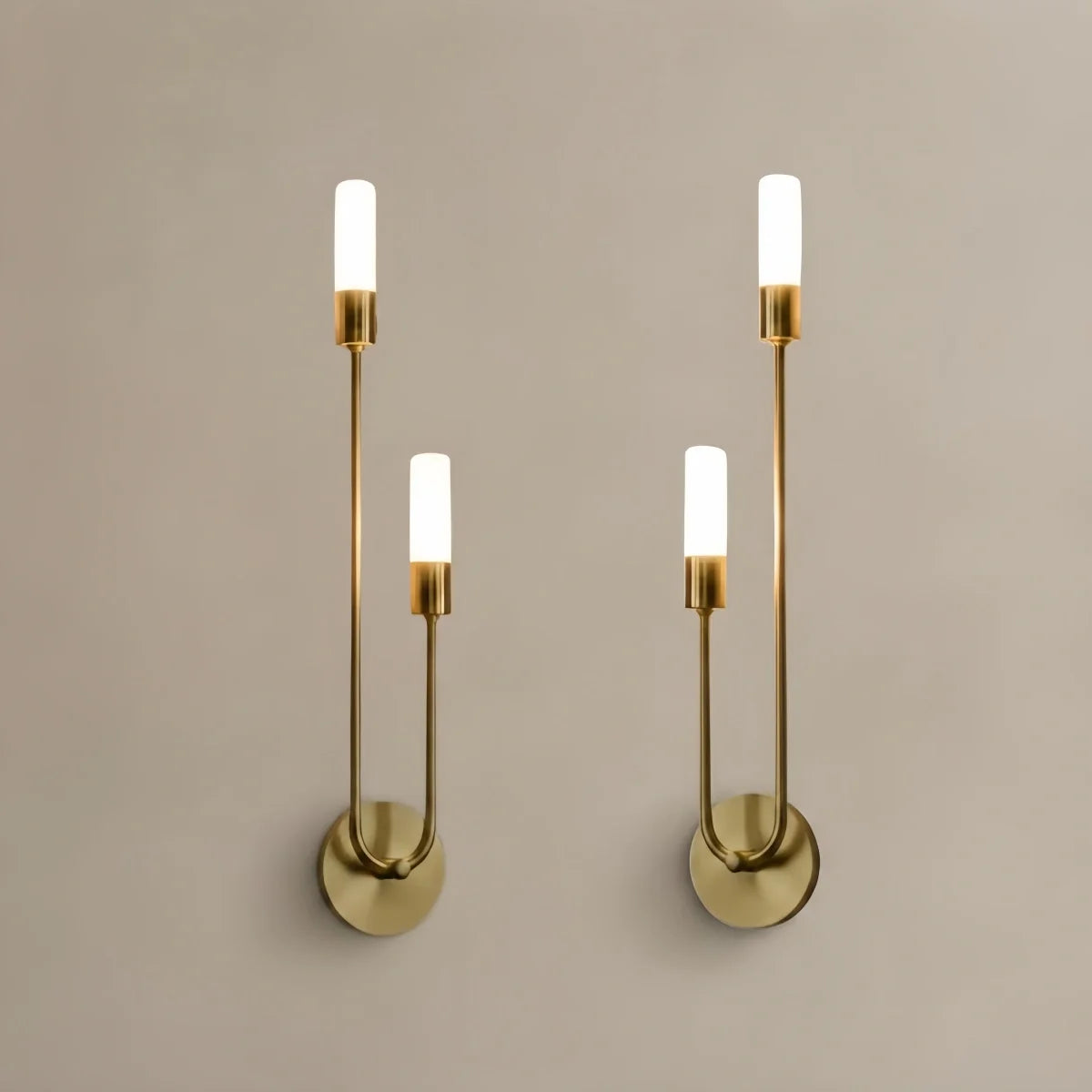 Candeeiro de Parede Excelis Dourado Moderno com Design em U para quarto ou sala
