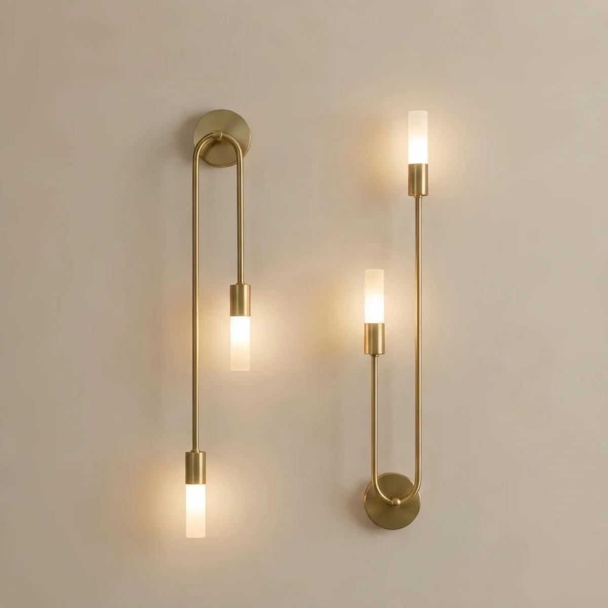 Candeeiro de Parede Excelis Dourado Moderno com Design em U para quarto ou sala
