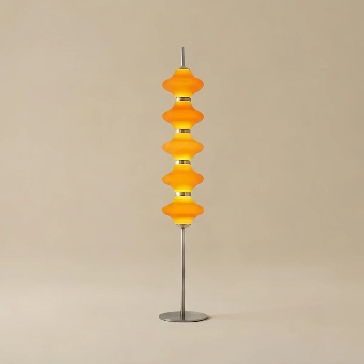 Candeeiro de pé moderno em metal e vidro – design de lanterna cor de laranja para quarto