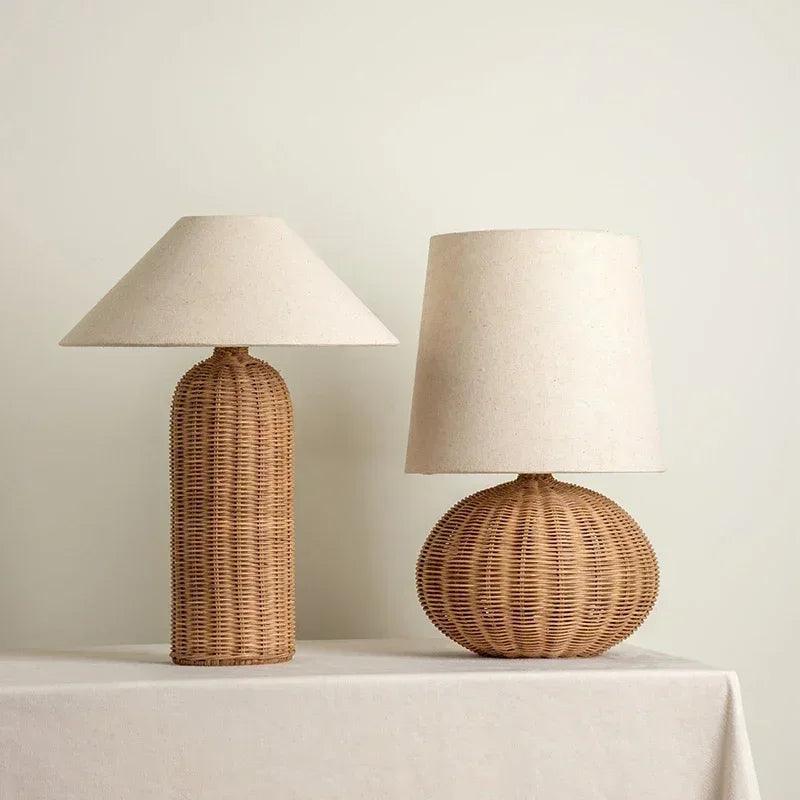 Coleção de Candeeiros de Mesa Delilah para sala e quarto