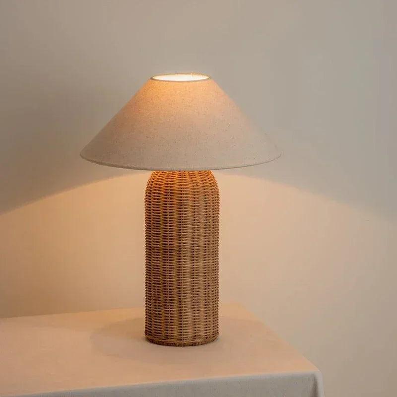 Coleção de Candeeiros de Mesa Delilah para sala e quarto